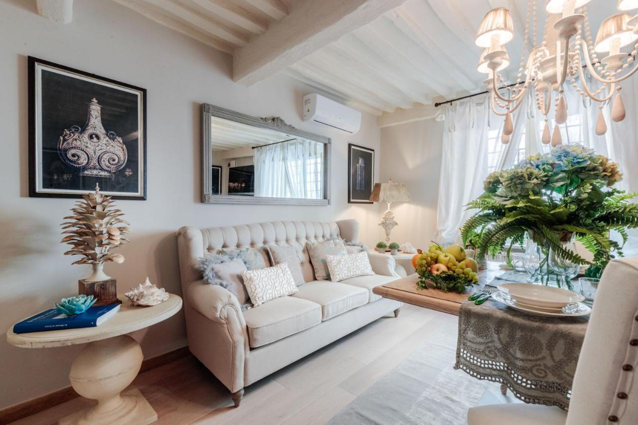 Casa Blanc Apartment ลุคคา ภายนอก รูปภาพ