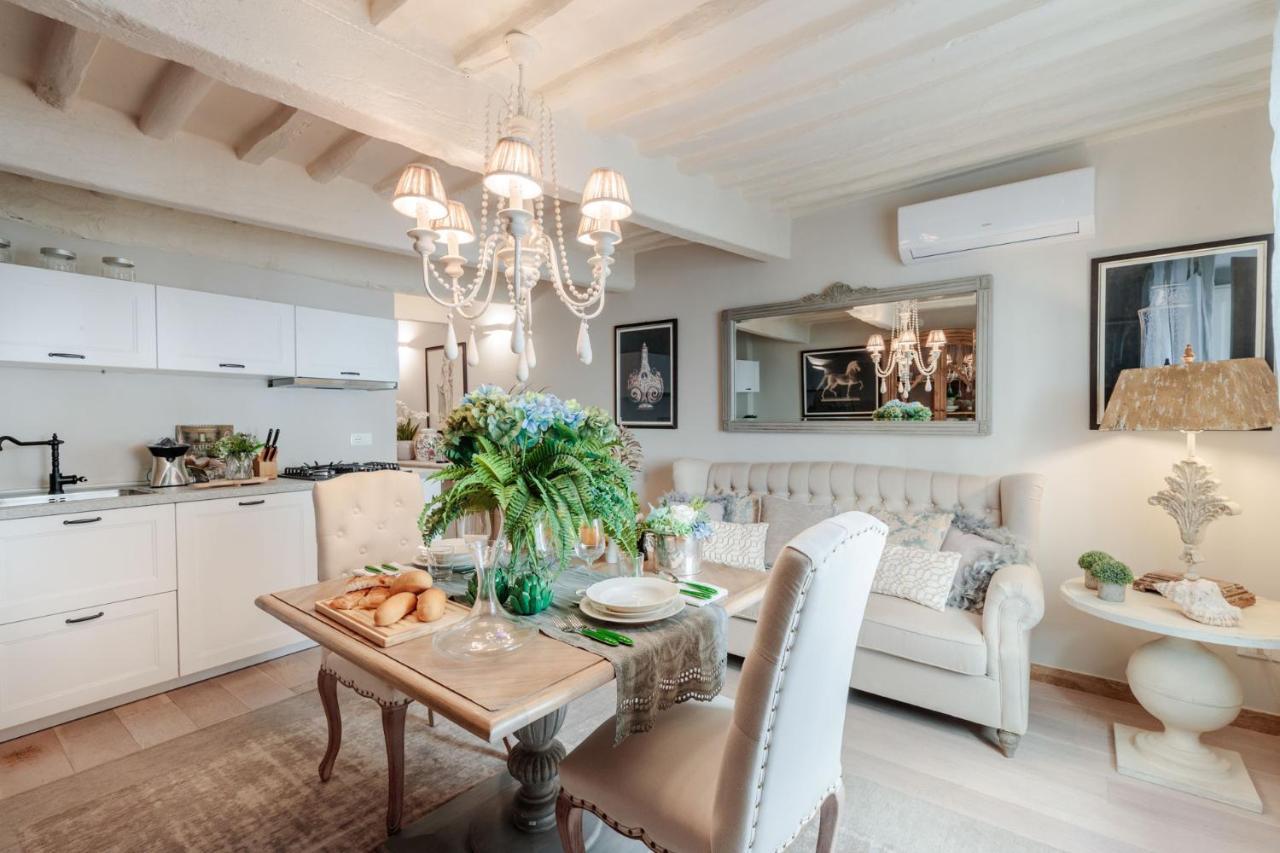 Casa Blanc Apartment ลุคคา ภายนอก รูปภาพ
